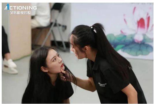 学员爆料艾辰视频播放网站,艾辰视频播放网站大揭秘！